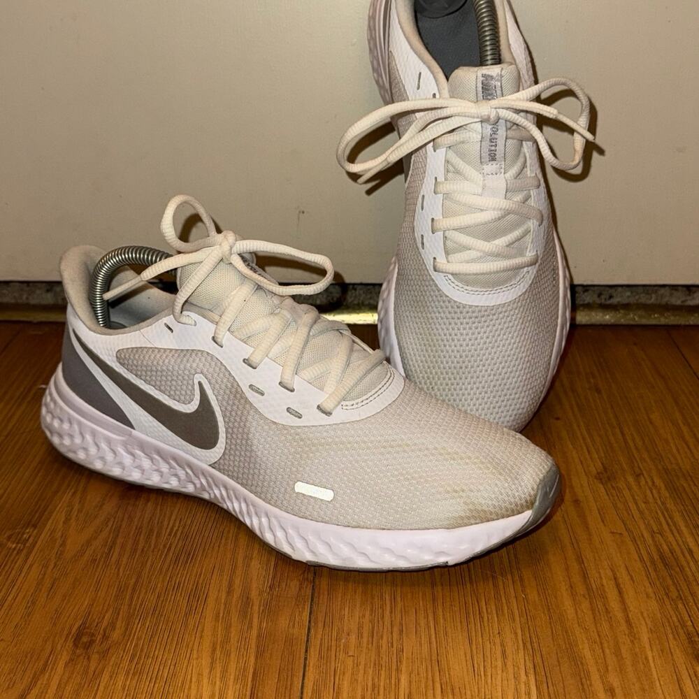 Nike Revolution Women’s Running Shoes Size 9.5 White Pure Platinum BQ3207-100